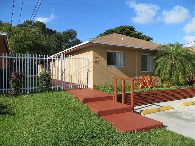 1st image of 2520 NE 184th Ter