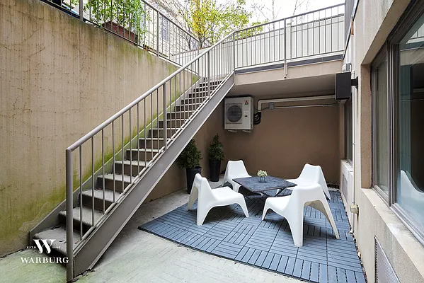 Sold by Warburg | media 2