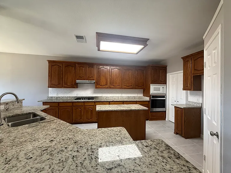 1220 Resaca Dr — Photo 8