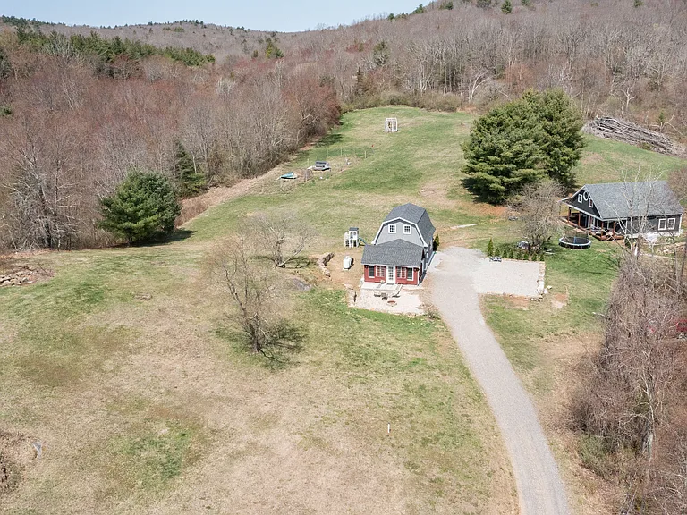 104 Donahue Rd — Photo 4