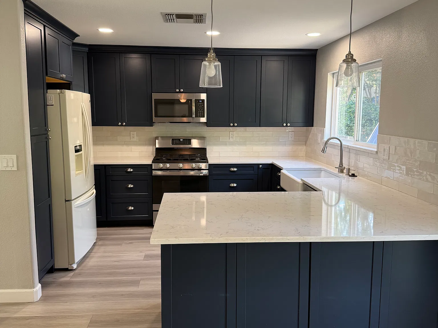 3 bed, 2.5 bath, 1854 sqft, $3,500 — Photo 2