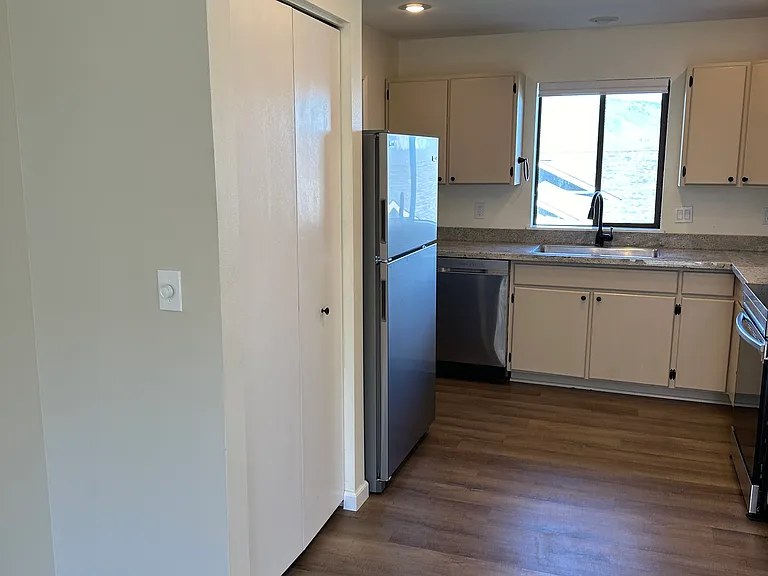 331 23rd St NE — Photo 49