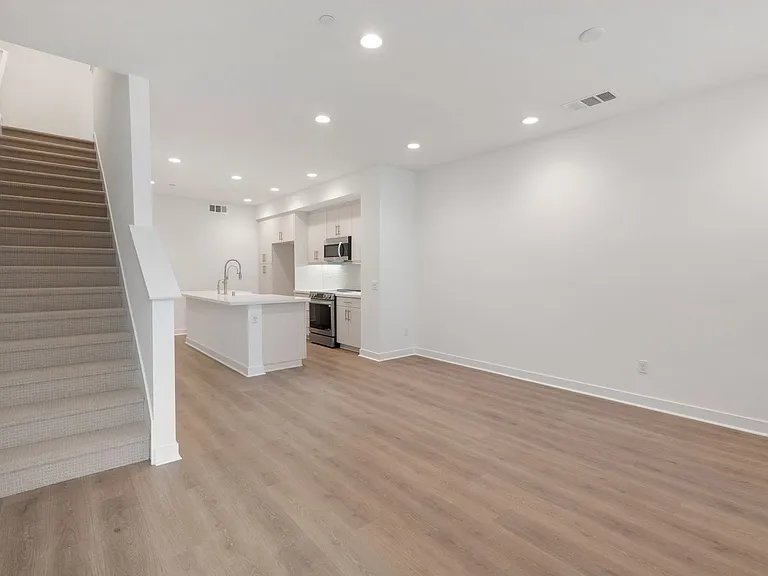 138 S Gardenia — Photo 17