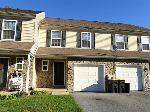 104 Park Place Cir, Womelsdorf, PA 19567