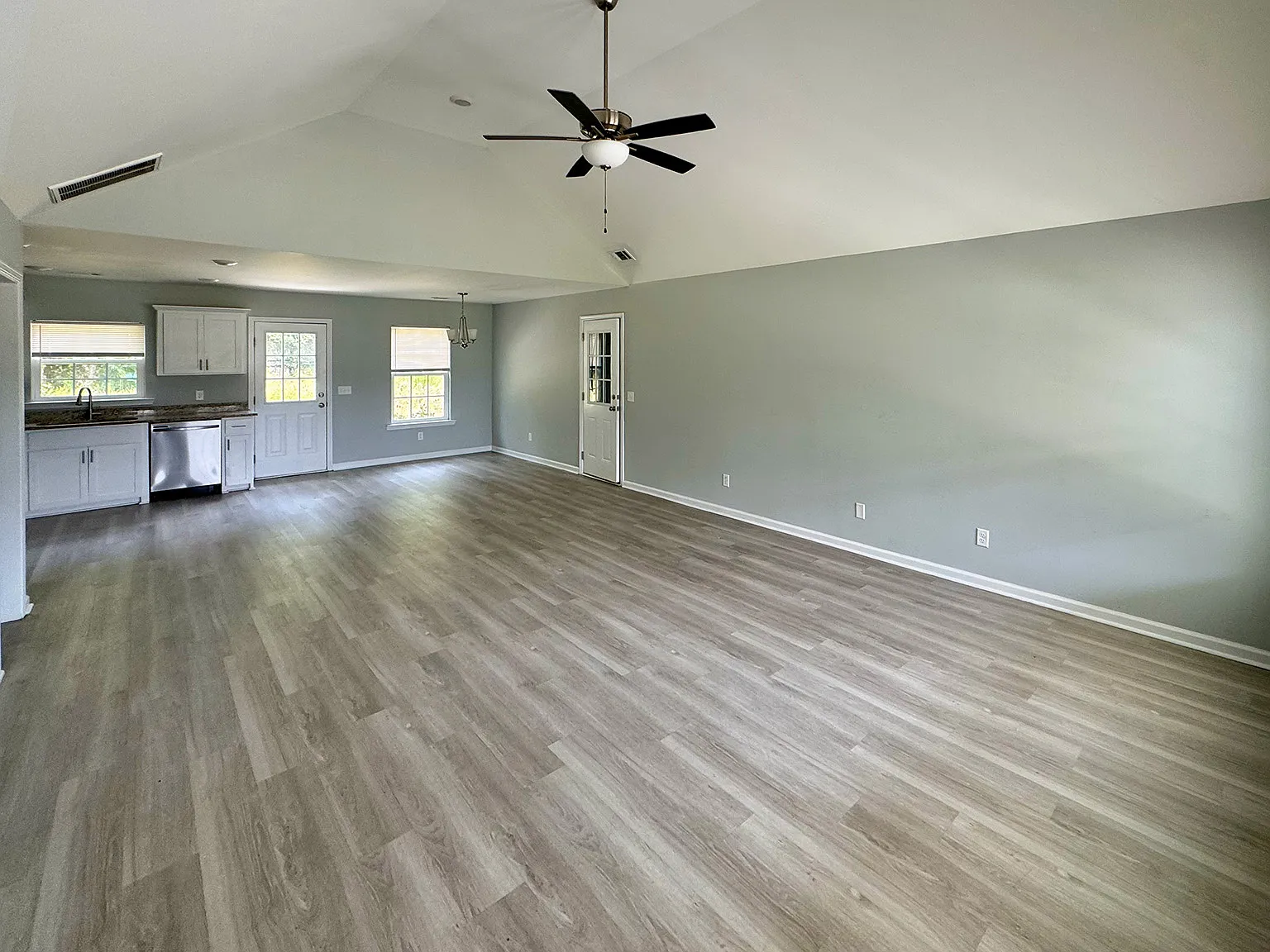4 bed, 1500 sqft, $2,350 — Photo 3