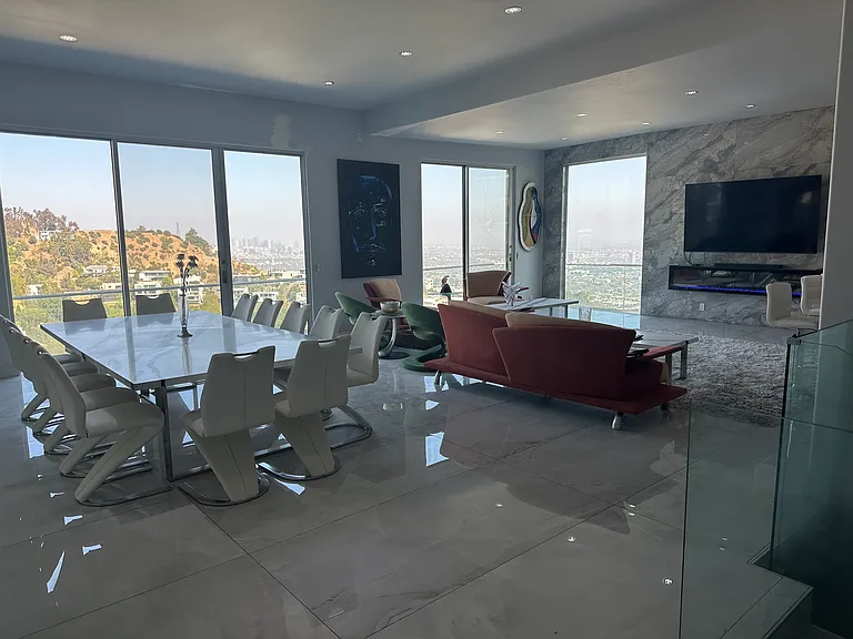 2195 Sunset Plaza Dr — Photo 14