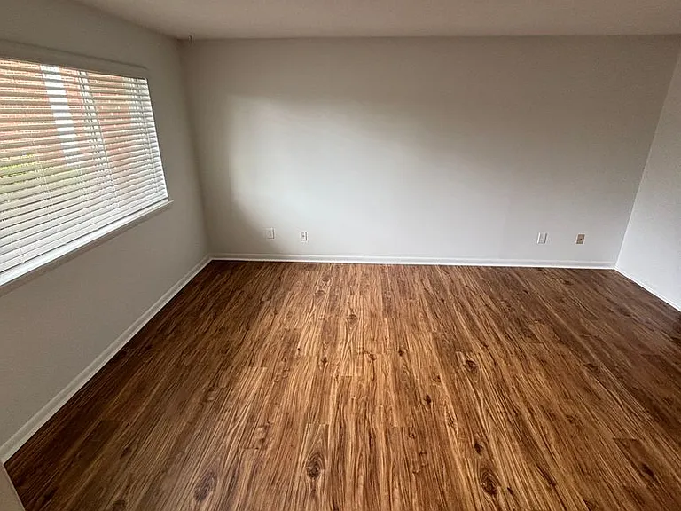 2378 Champion Ct — Photo 3