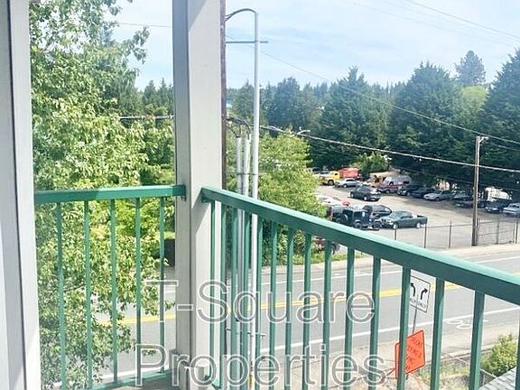 4th image of 9525 NE 180th St APT 306