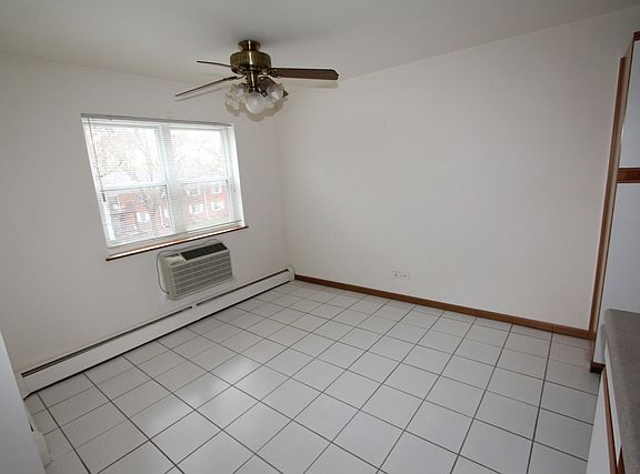 5th image of 120 N Lincoln Ln APT 3A