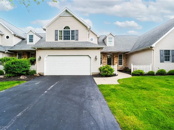 22 Fieldstone, Youngstown, OH 44514