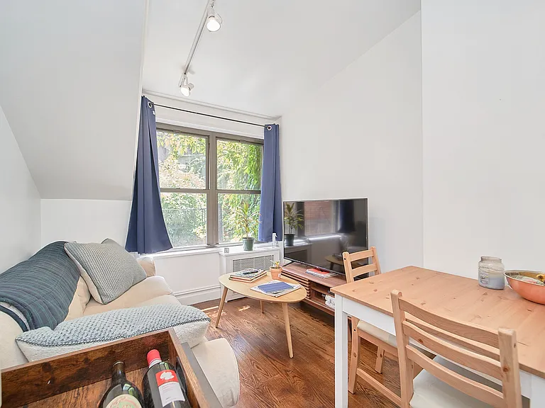 226 W 13th St #8 — Photo 1