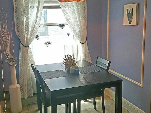 Eat-in kitchen