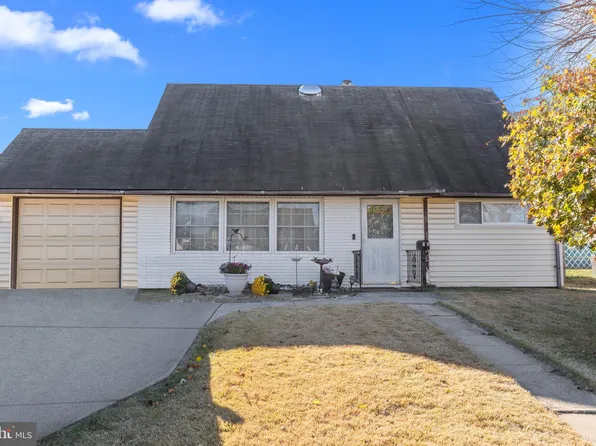 73 Jolly Ln, Levittown, PA 19055