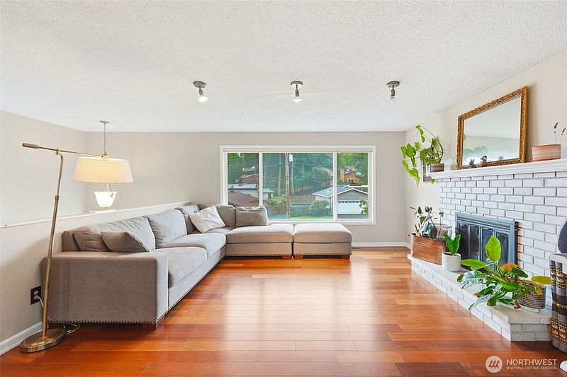 4th image of 619 Willow Road