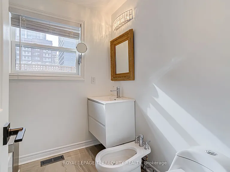 244 George St — Photo 33