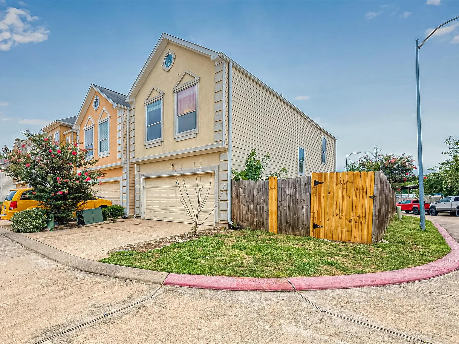 3 bed, 2.5 bath, 1568 sqft, $1,800 — Photo 3