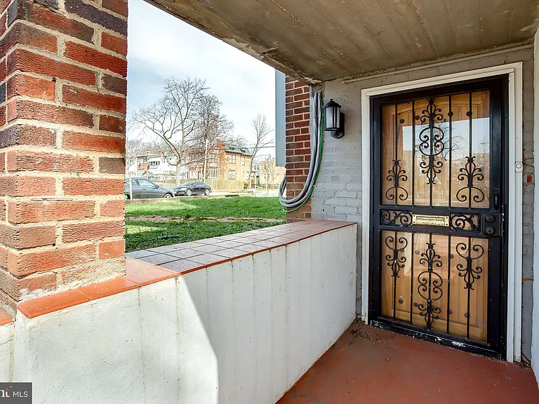 441 21st St NE #B — Photo 4