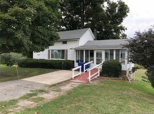 9969 Ridge Rd, Middleport, NY 14105