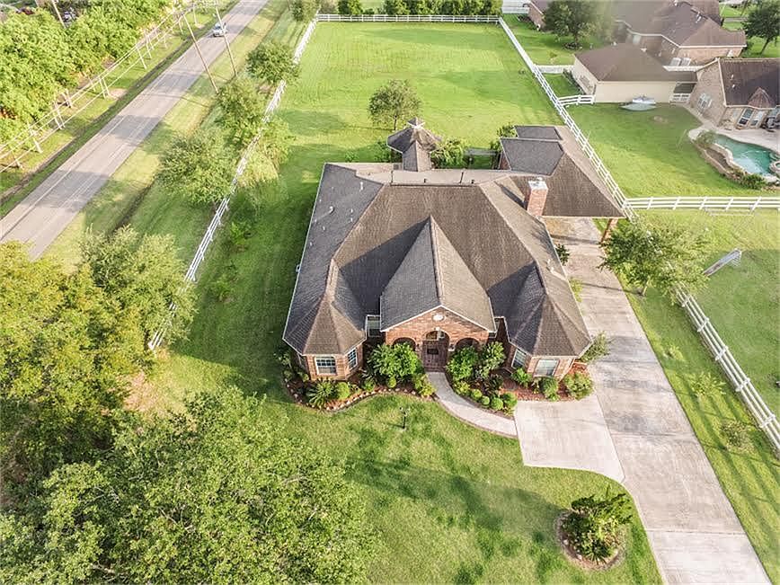 1st image of 6026 Ravenwood Dr