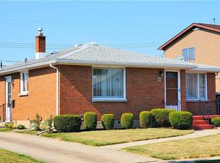 90 Lydia Ln, Cheektowaga, NY 14225