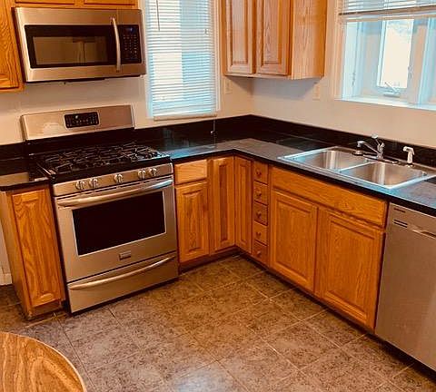 4th image of 4065 Tholozan Ave