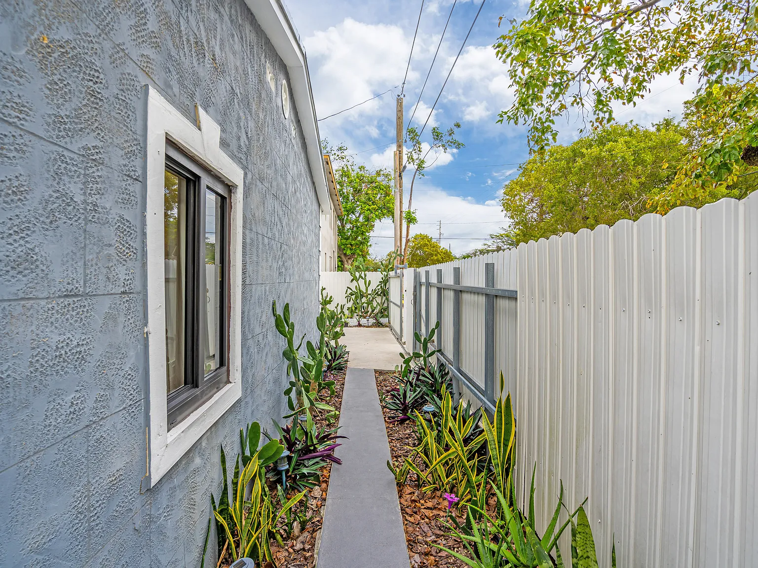 3 bed, 975 sqft, $3,950 — Photo 3