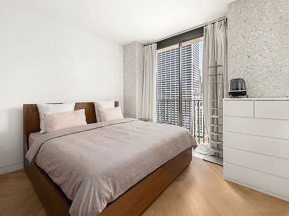 3rd image of 16 W 40th St APT 22B