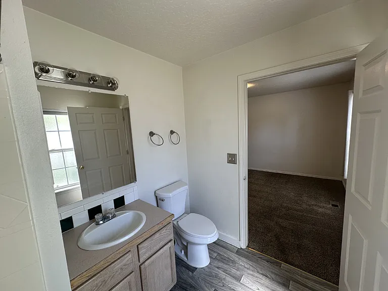 114 Davis Ave #102 — Photo 23