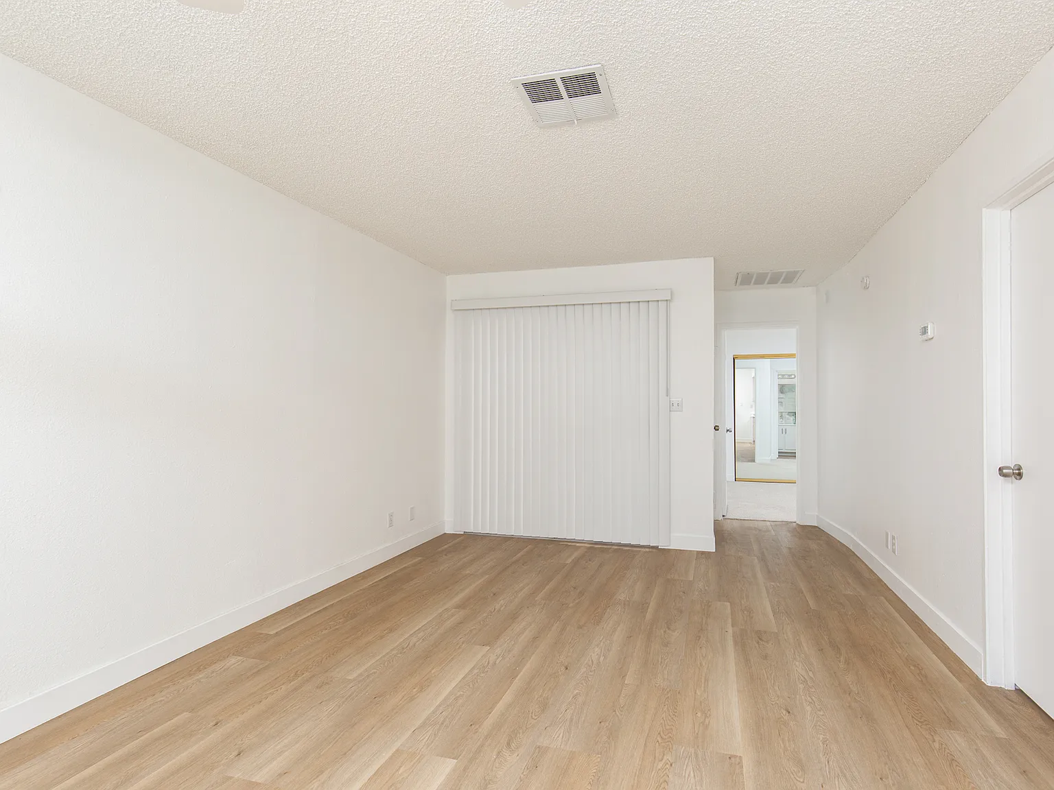 1 bed, 599 sqft, $1,050 — Photo 2