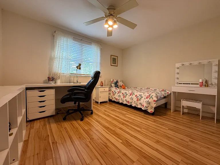 806 Warfield Ln — Photo 20