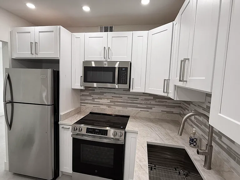 6505 Winfield Blvd — Photo 2