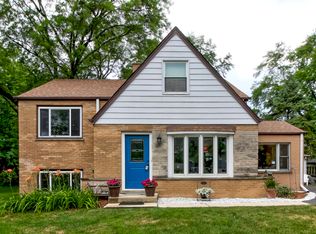 589 Inverness Rd, Lisle, IL 60532