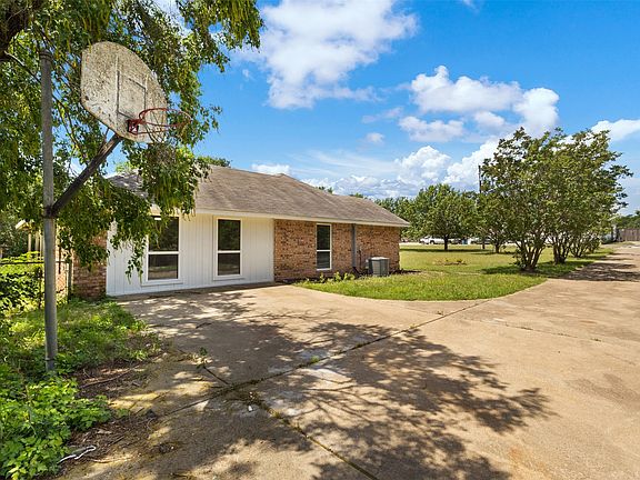 5th image of 1940 Elmcreek Ln