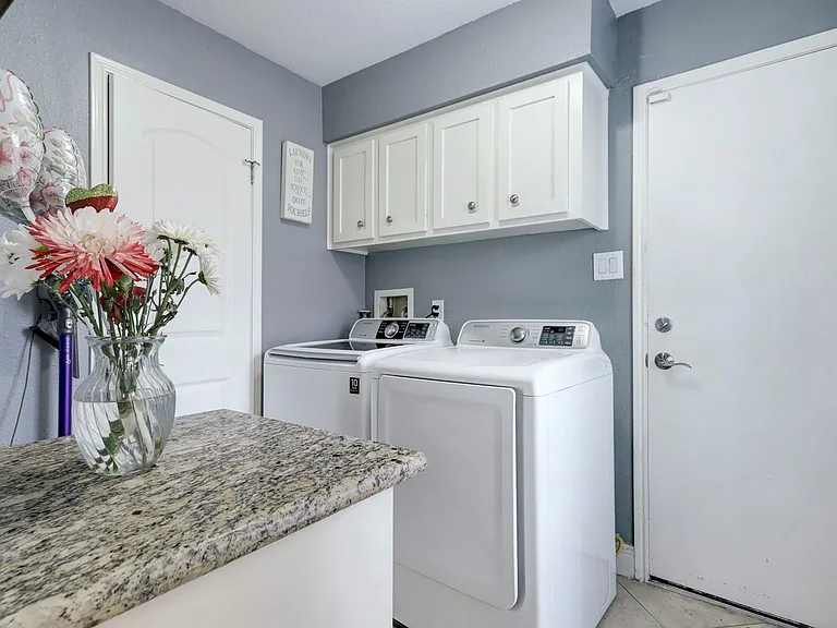 2235 Round Lake Dr — Photo 28