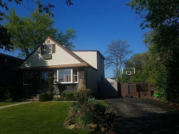 3rd image of 46 Madison Dr