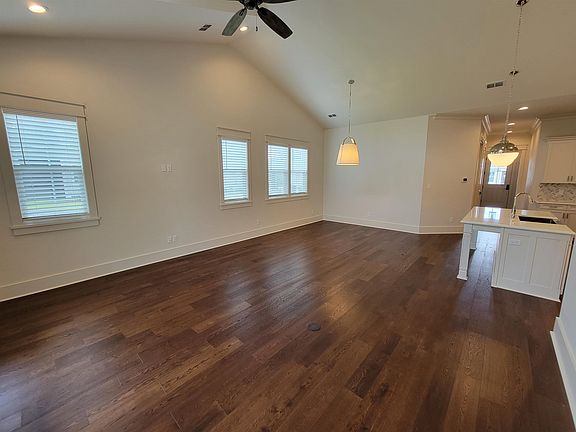 4th image of 209 Camellia Oaks Ave