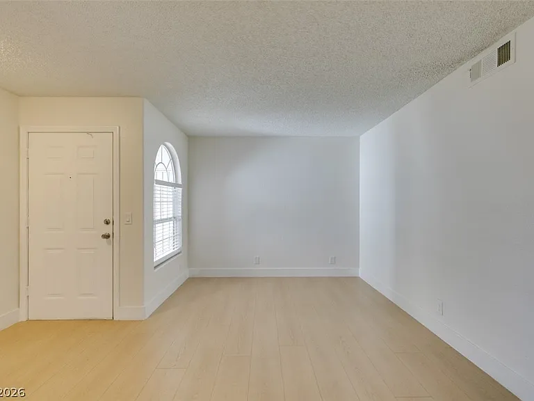 1800 Edmond St #124 — Photo 9