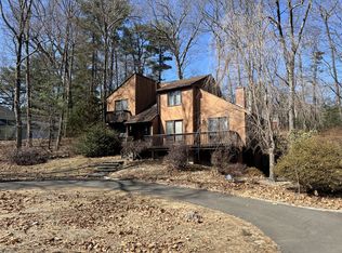 8 Rickwood Ln, Granby, CT 06035