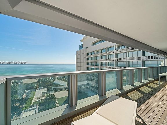 4th image of 2901 Collins Ave #1001