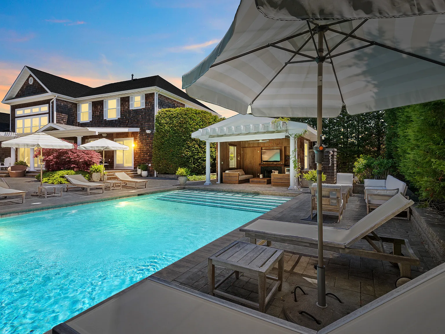 Elegant Gated Estate Just Minutes from Southampton Village — Photo 3