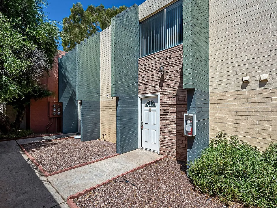 2 bedroom 1.5 bathroom in the heart of Phoenix