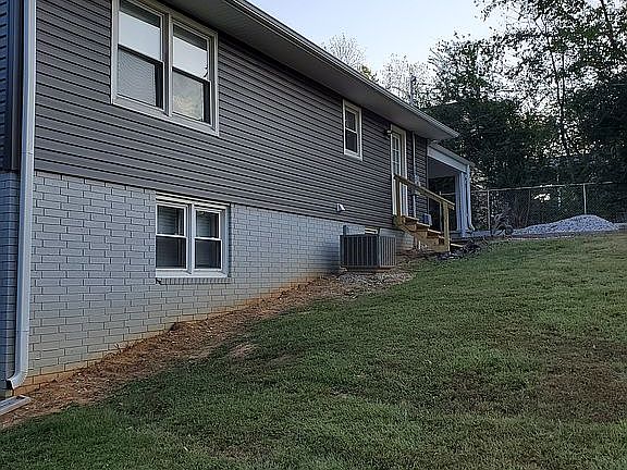 3rd image of 153 Woodlawn Dr