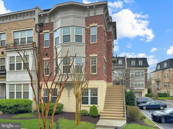 600 Overlook Park Dr #76, Oxon Hill, MD 20745