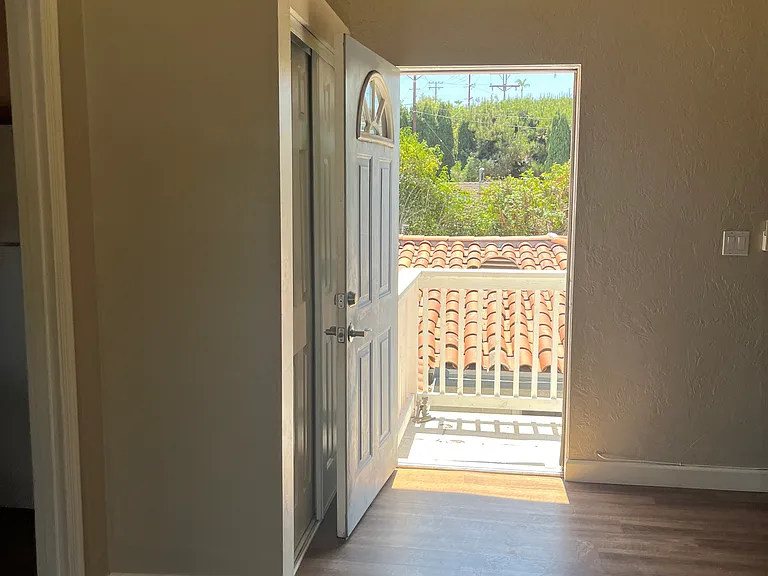 826 Birch Ave #C — Photo 11