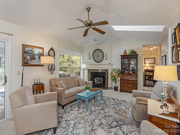 4th image of 665 New Village Dr