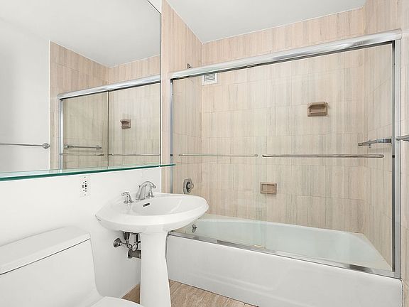 4th image of 45 W 67th St APT 29C