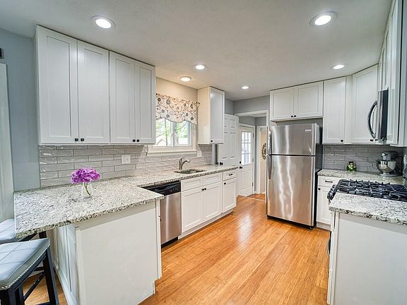 4th image of 3907 Ganyard Ave