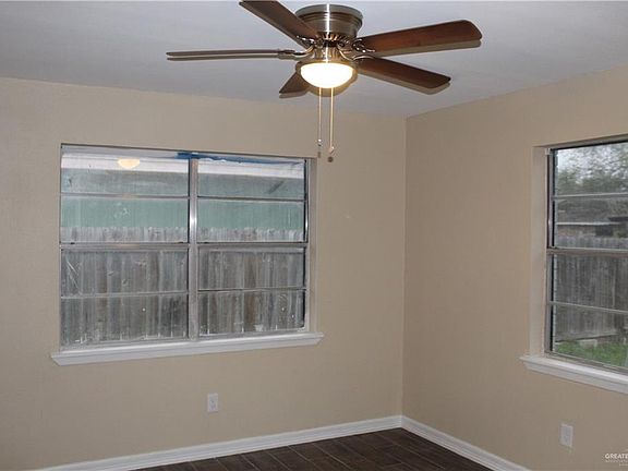 5th image of 2617 Vine Ave