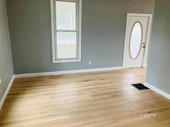 3rd image of 693 S 2nd Ave