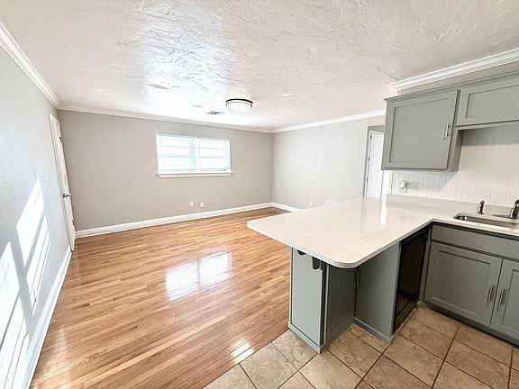 3rd image of 3721 1/2 N Lee Ave